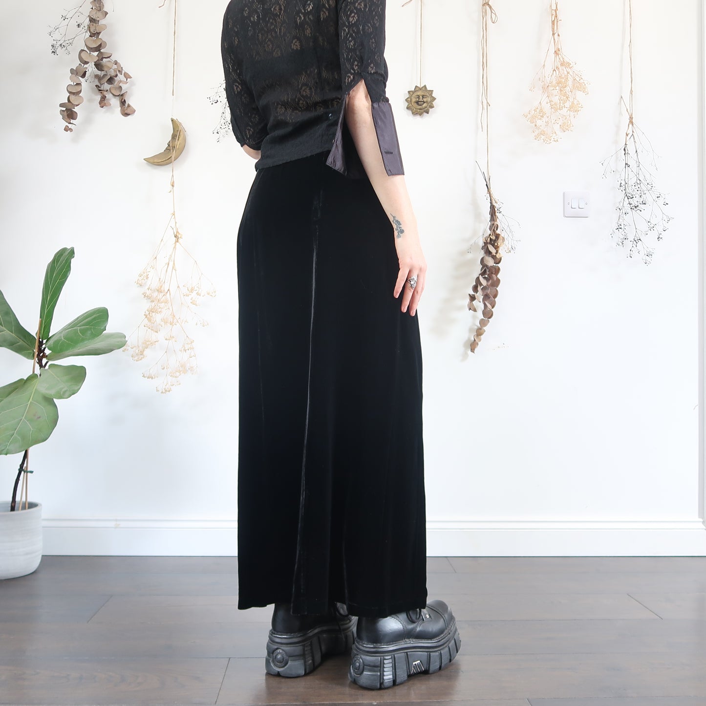 Black velvet skirt - size S