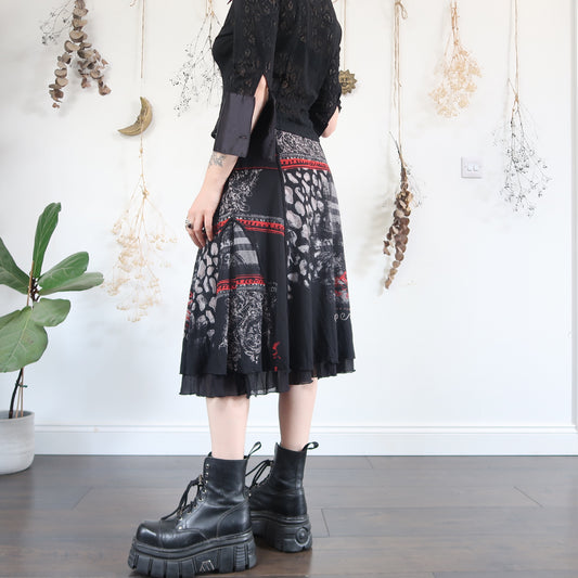 Graphic mesh skirt - size M