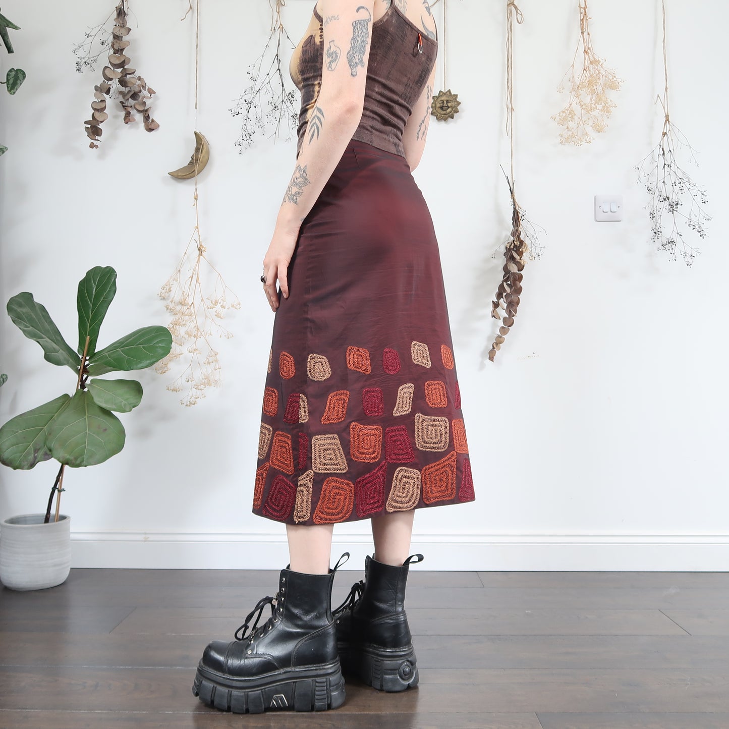 Embroidered red skirt - size S