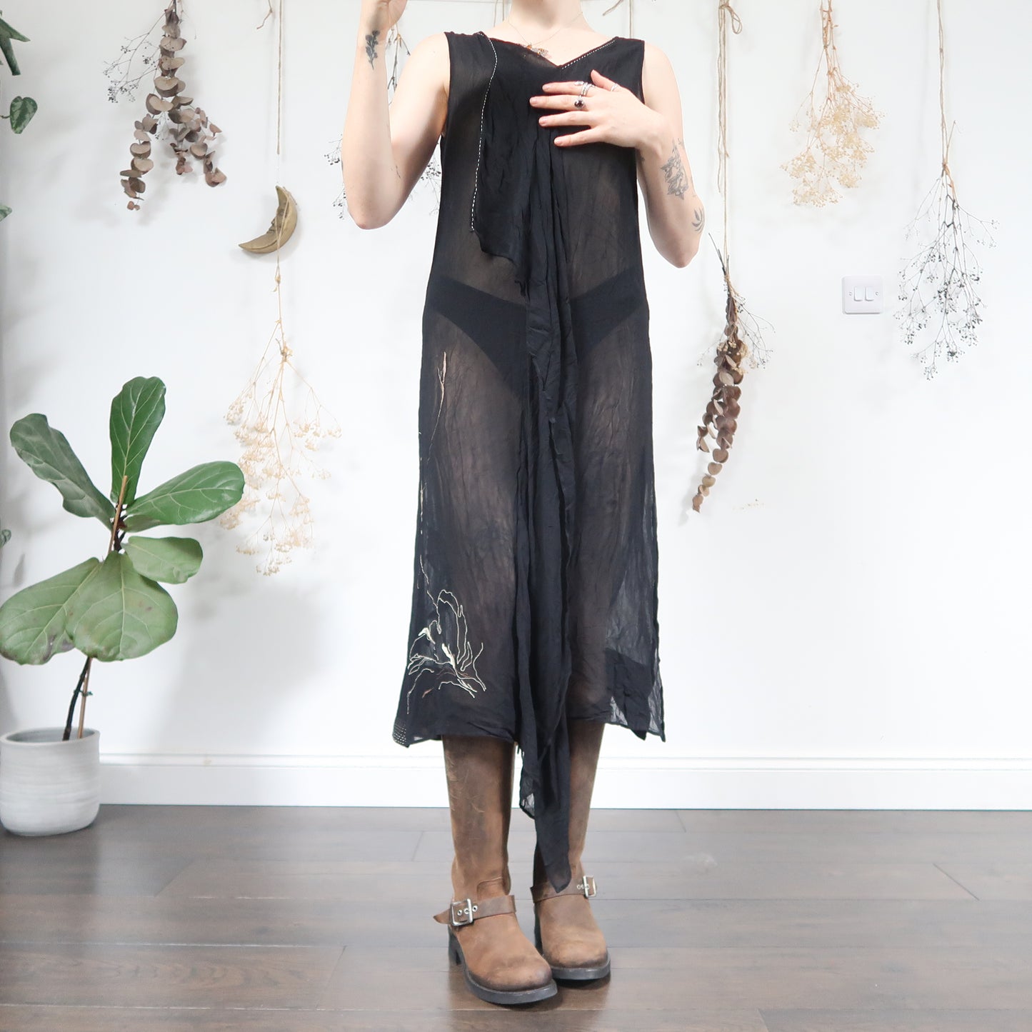 Sheer embroidered dress - size M