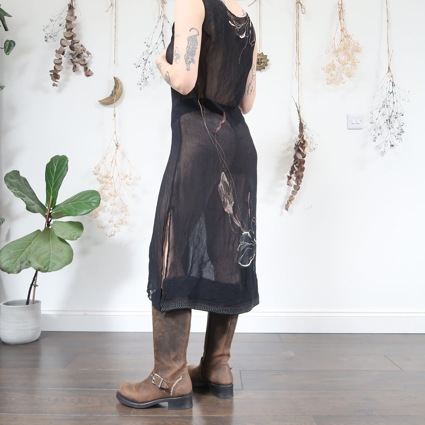 Sheer embroidered dress - size M