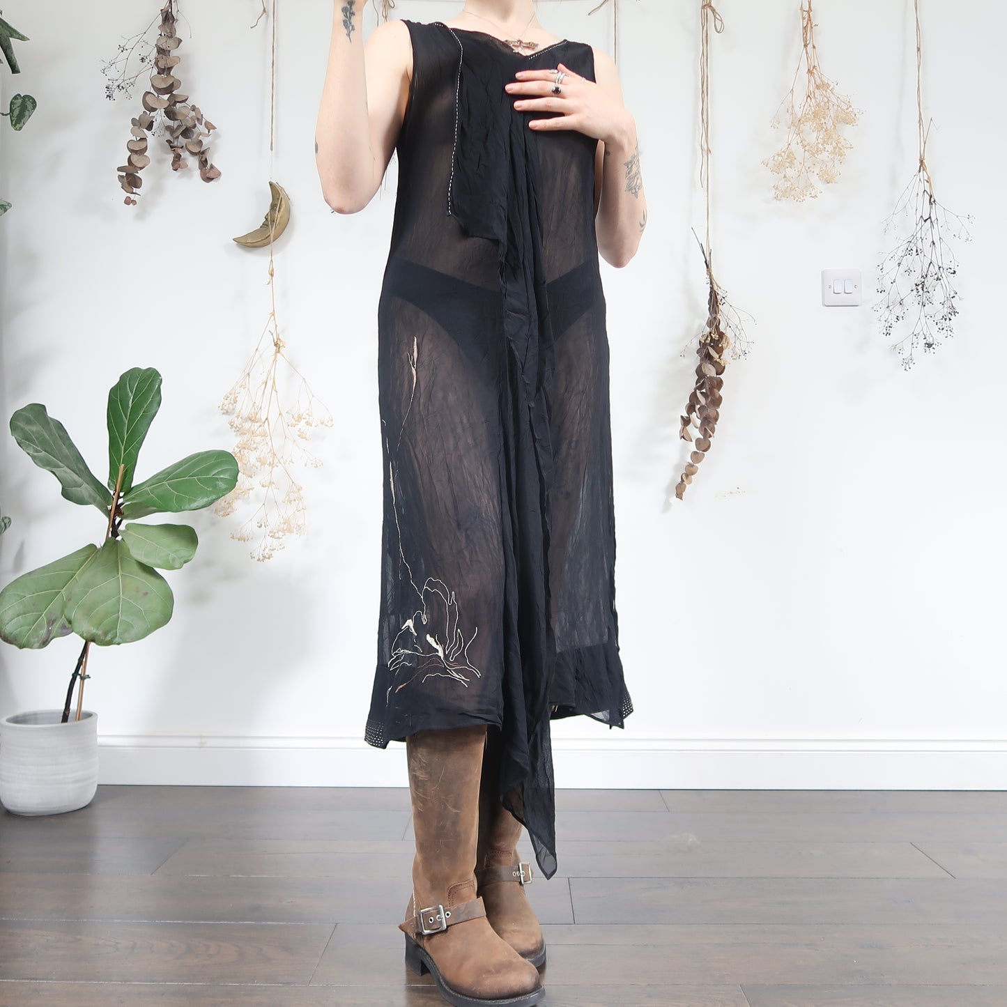 Sheer embroidered dress - size M
