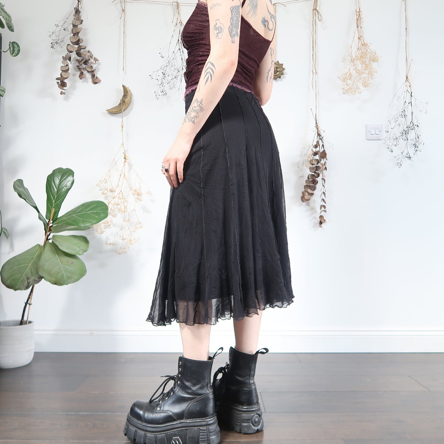 Black mesh midi skirt - size M