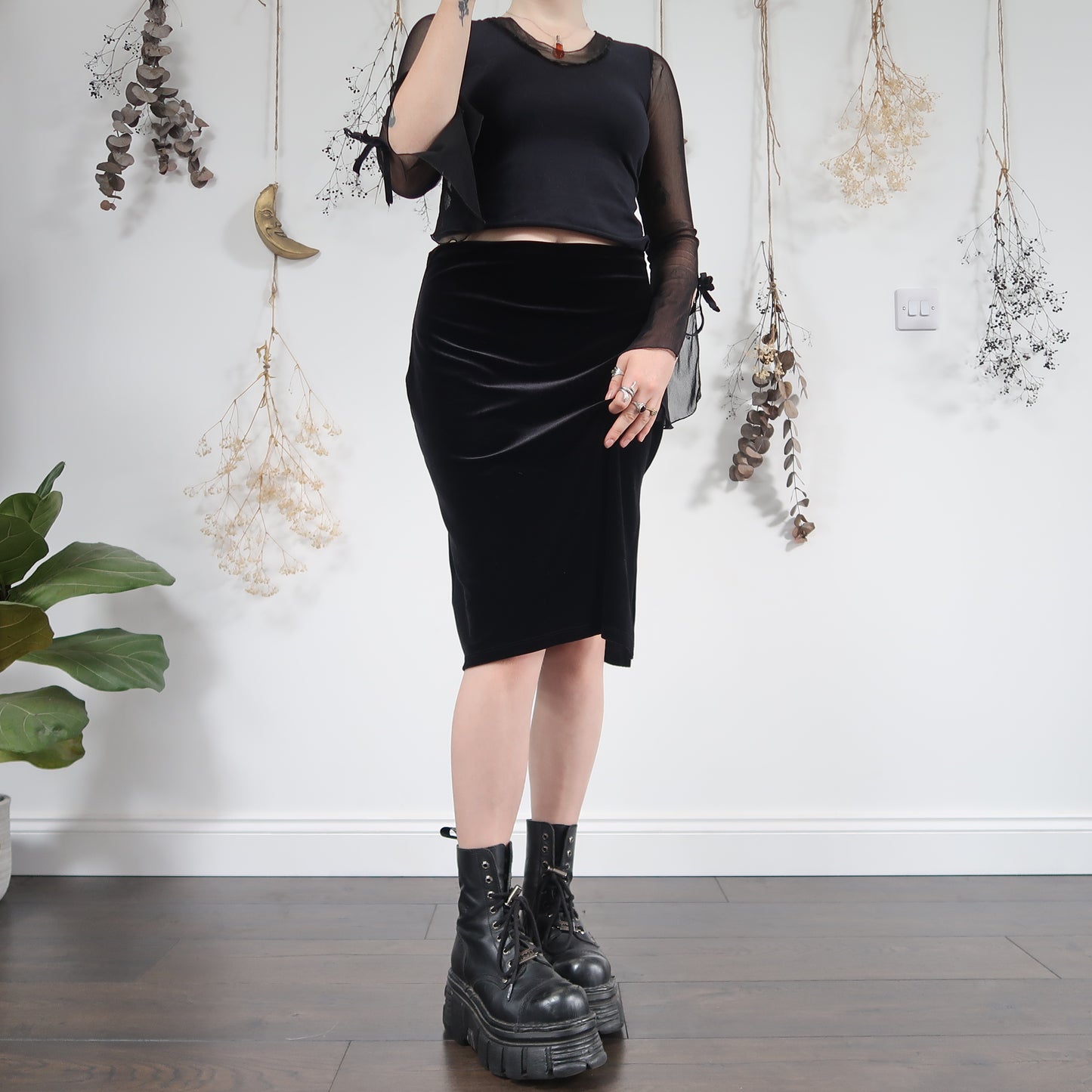 Black velvet skirt - size 10/12