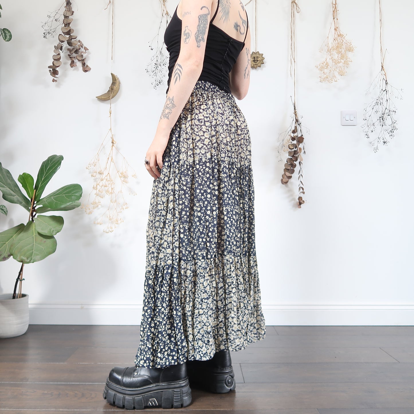 Floral skirt - size M/L