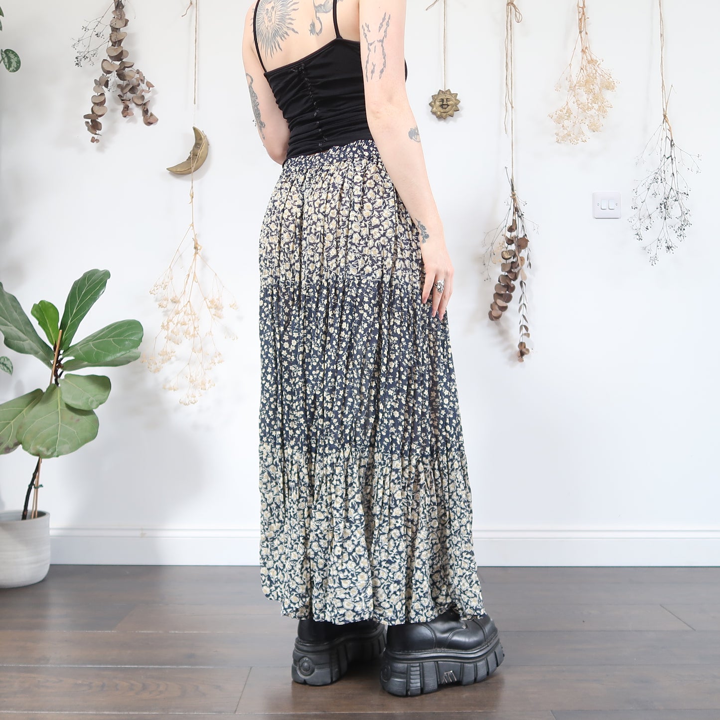 Floral skirt - size M/L