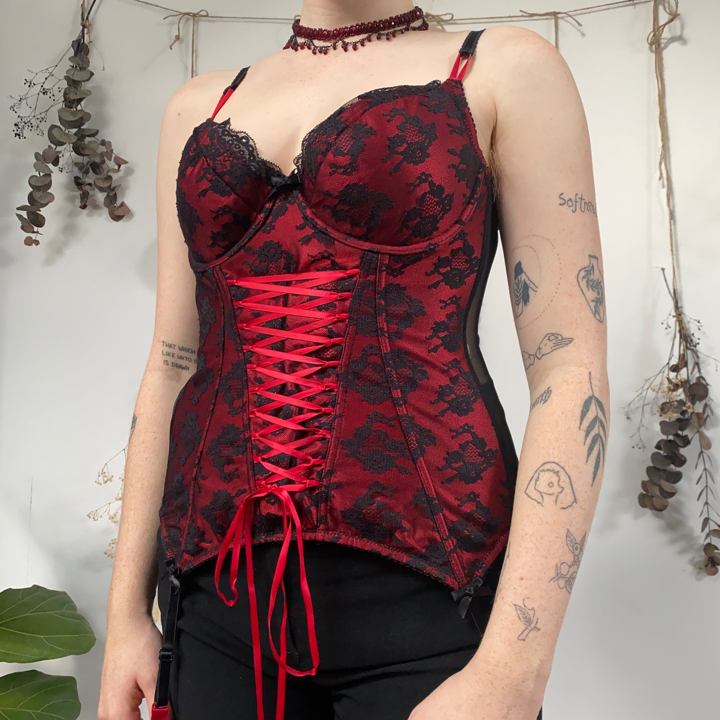 Black and red lace corset - size M