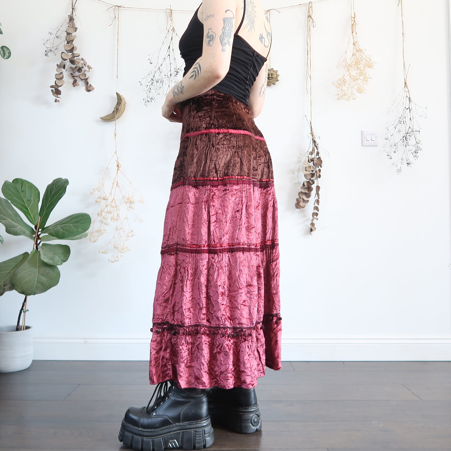 Velvet tiered skirt - size