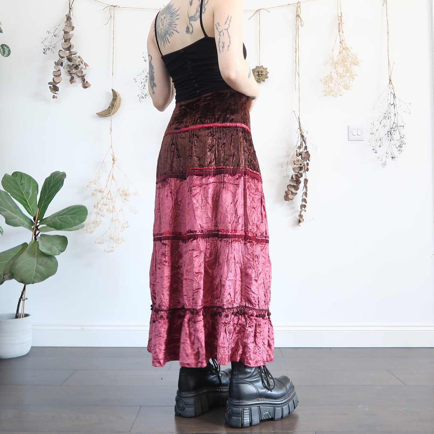 Velvet tiered skirt - size