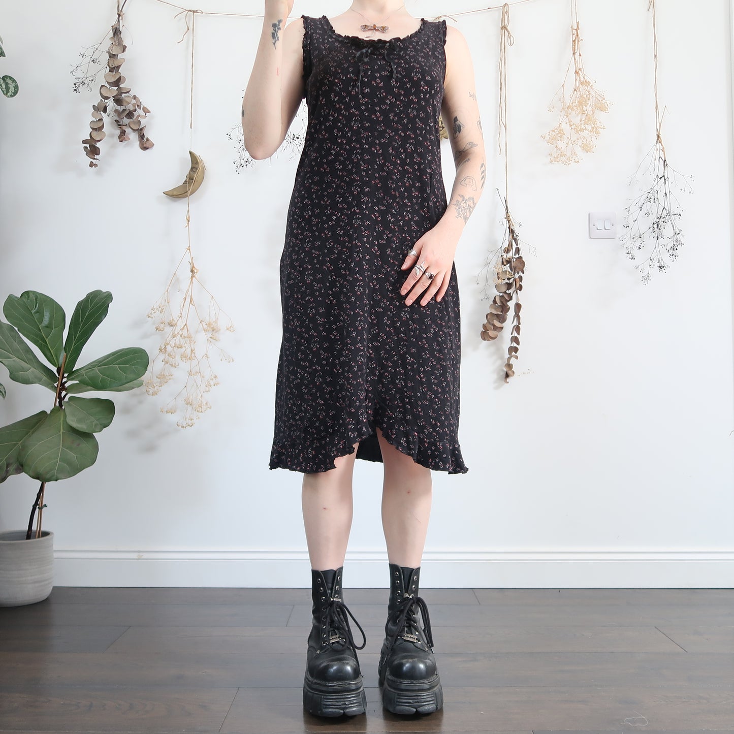 Ditsy floral midi dress - size L