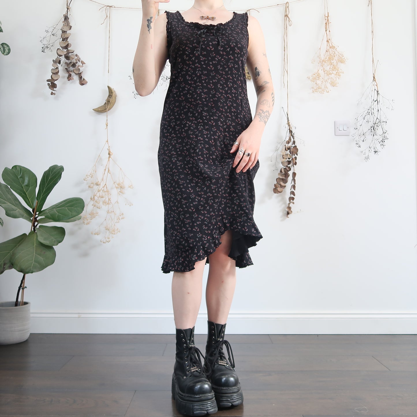 Ditsy floral midi dress - size L