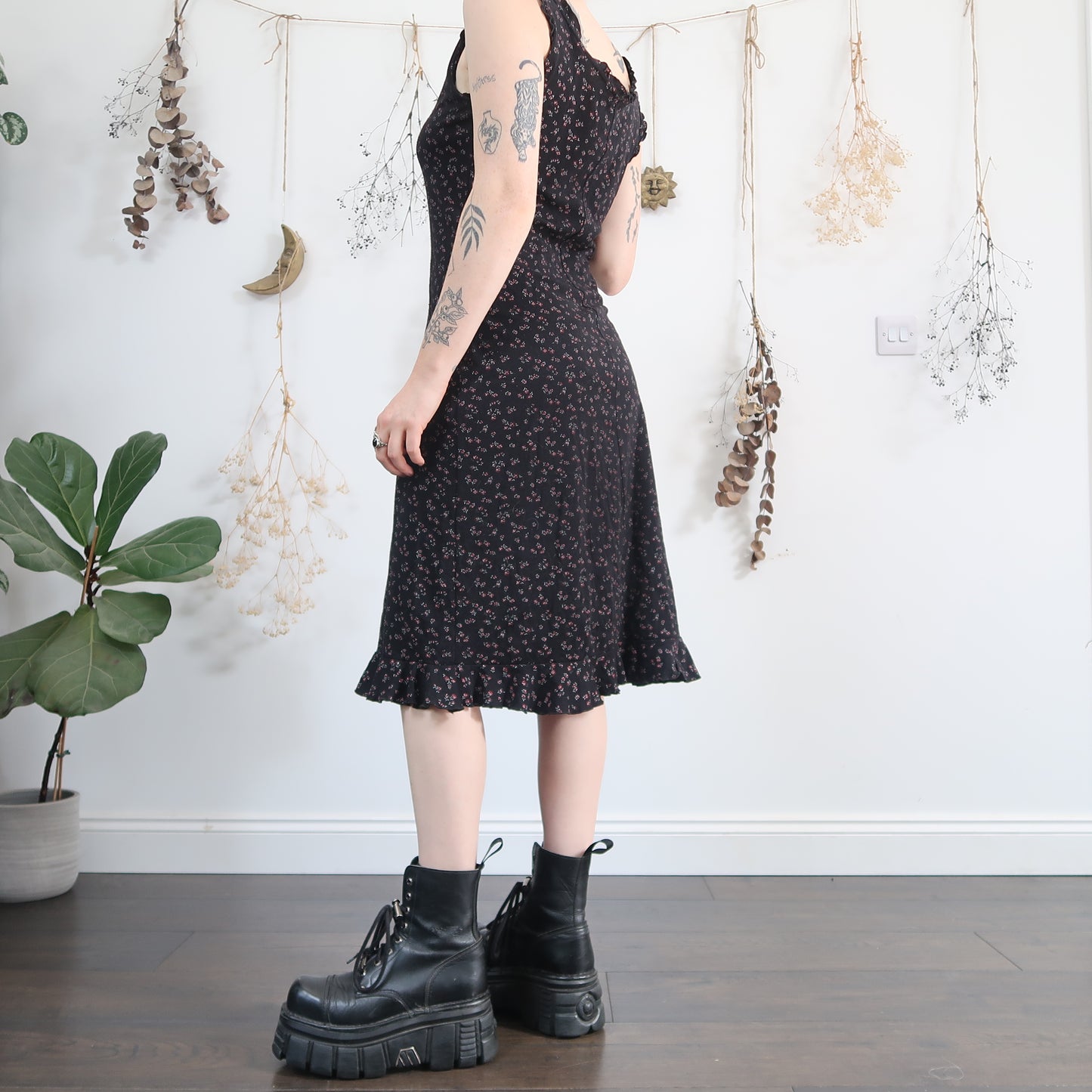 Ditsy floral midi dress - size L