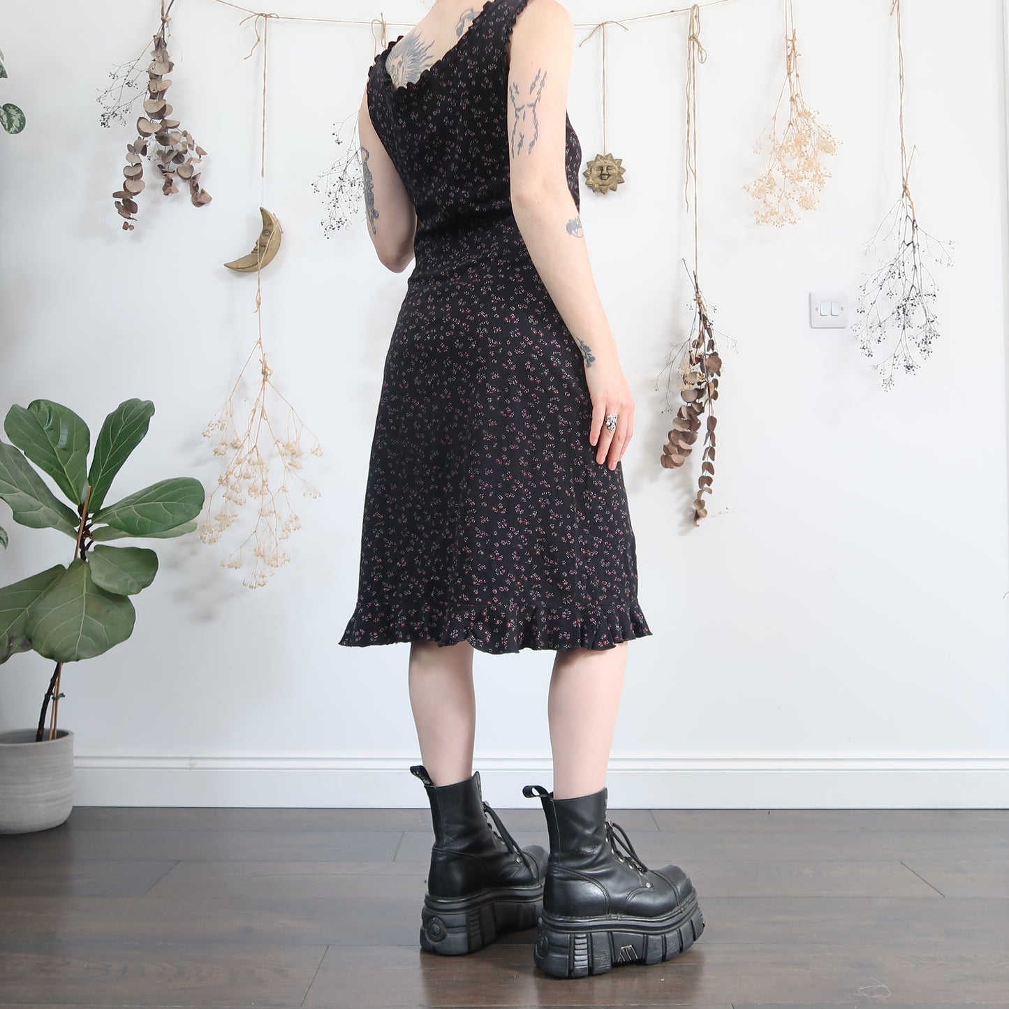 Ditsy floral midi dress - size L