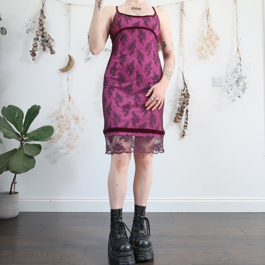 Purple lace midi dress - size M