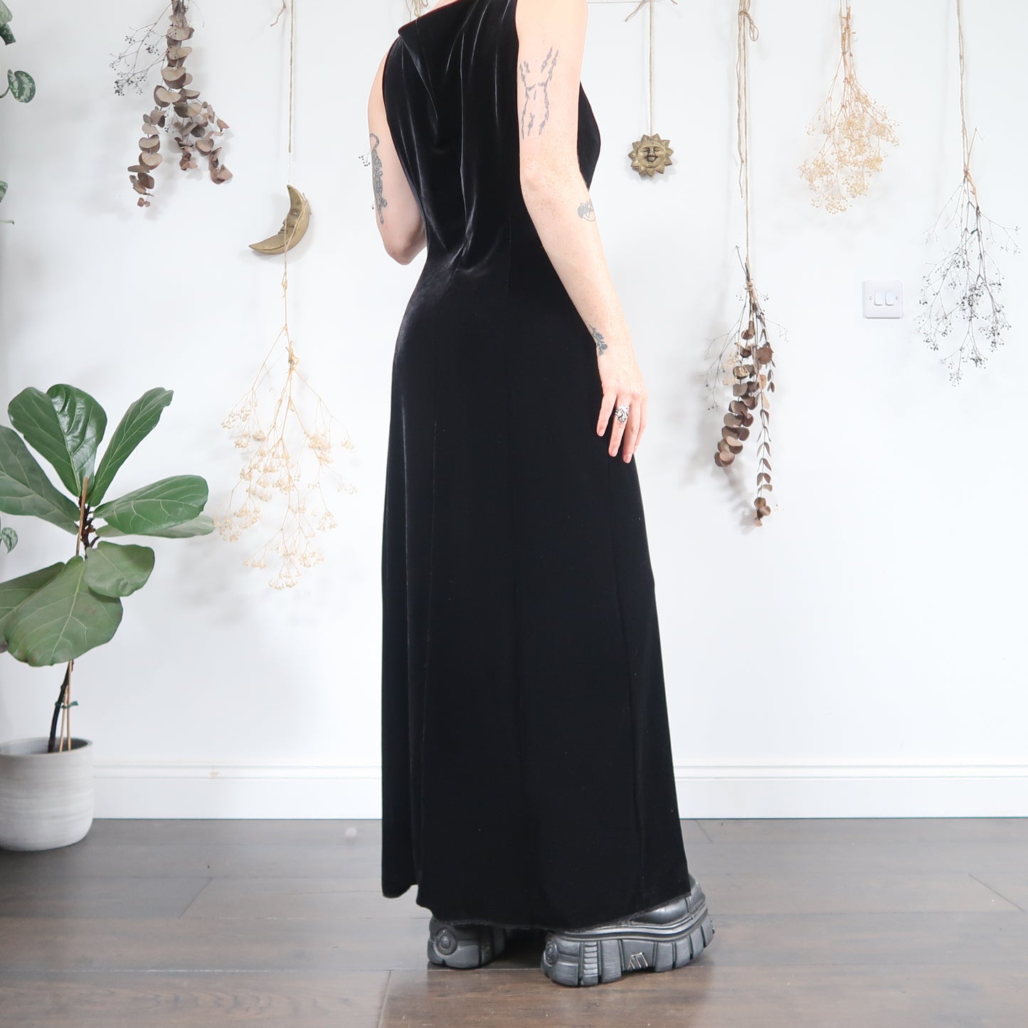 Black velvet dress - size M