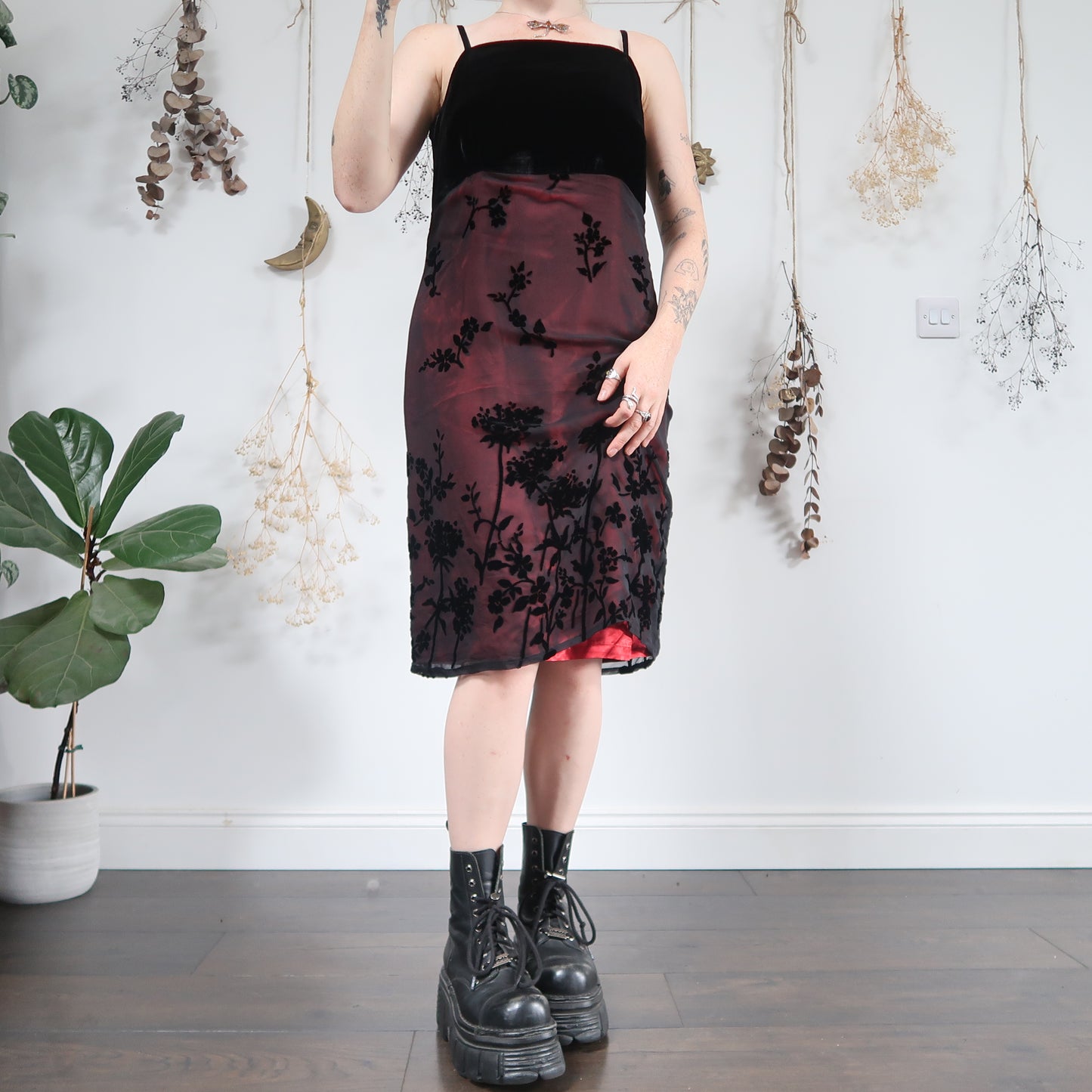 Red black velvet dress - size M