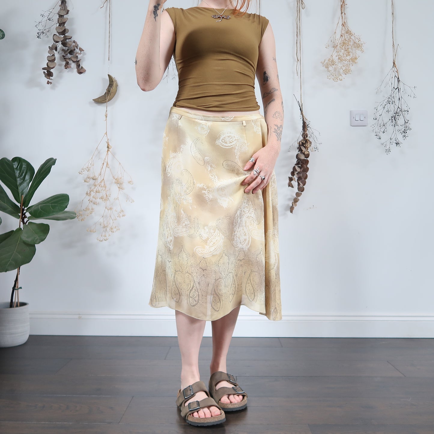 Cream midi skirt - size L
