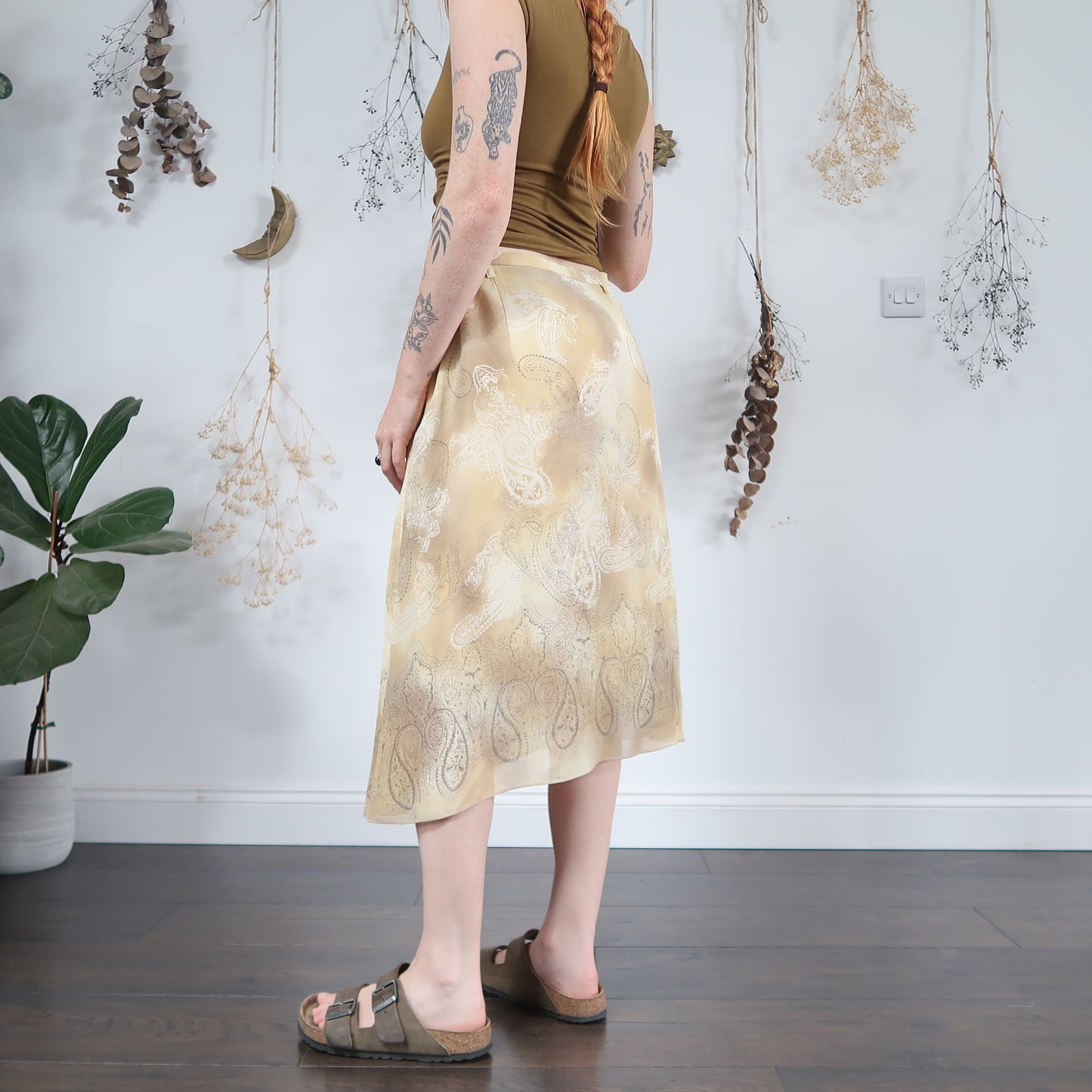 Cream midi skirt - size L