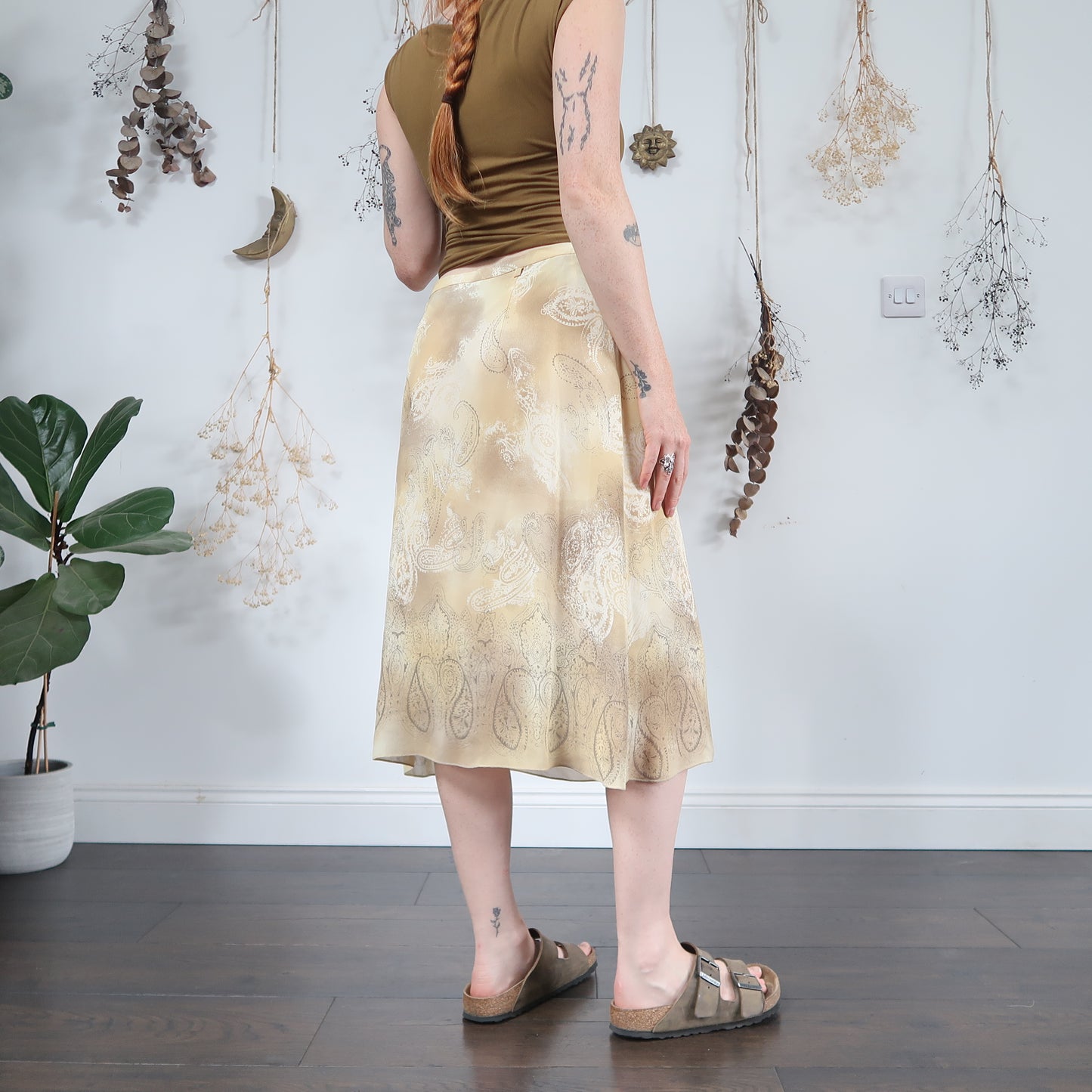 Cream midi skirt - size L
