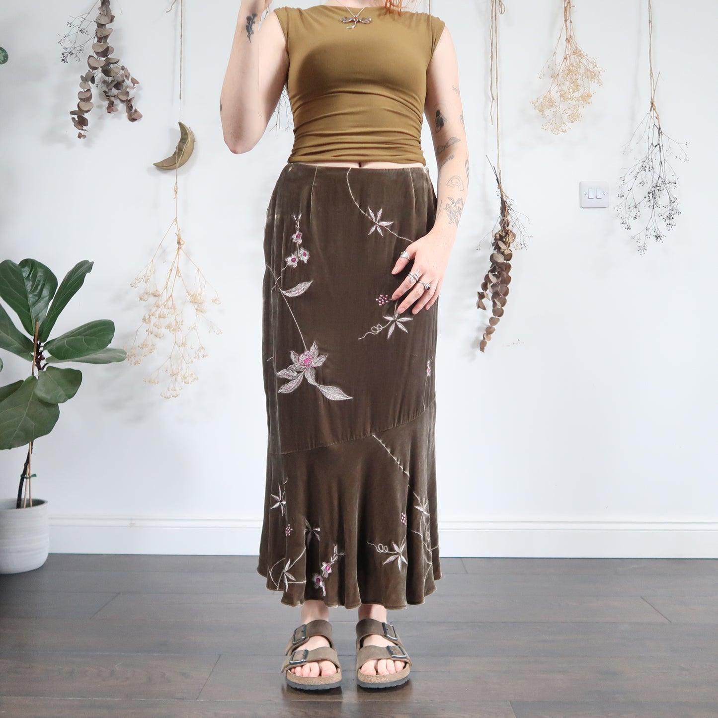Velvet embroidered skirt - size M