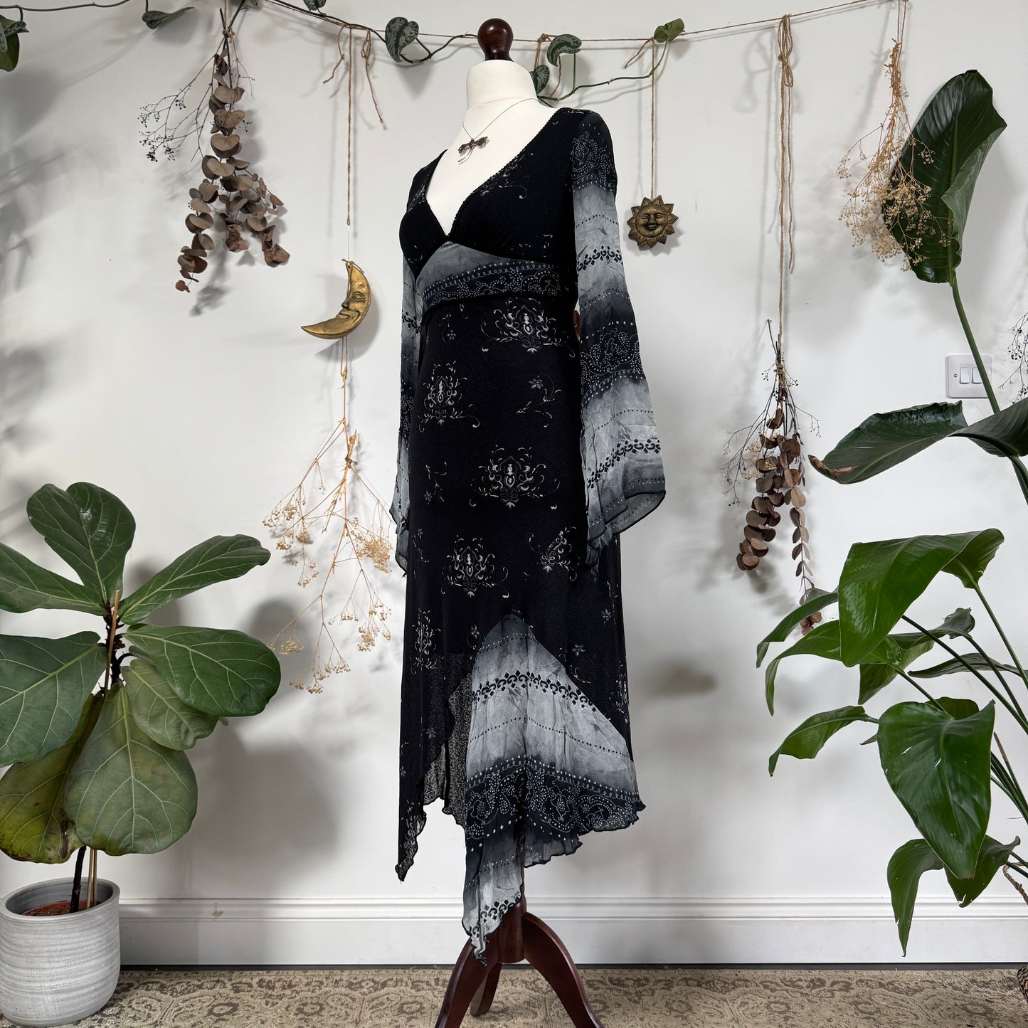 Witchy dress - size M