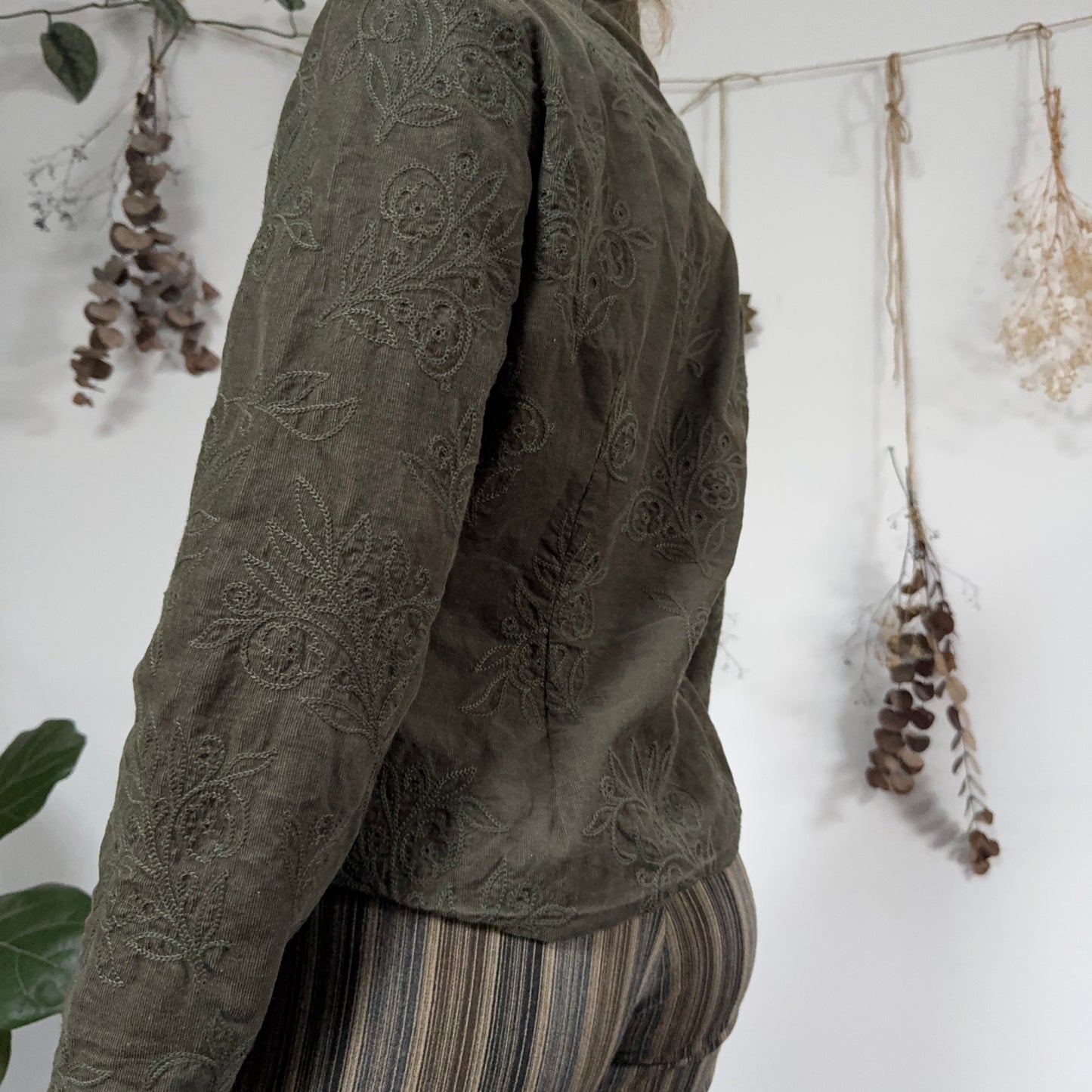 Green embroidered jacket - size M/L