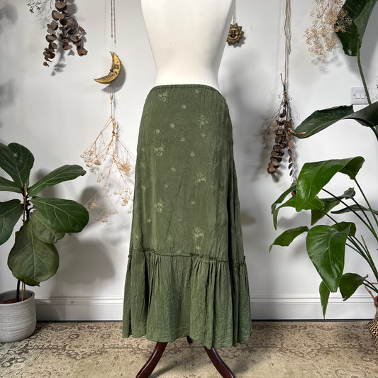 Green embroidered skirt - size M