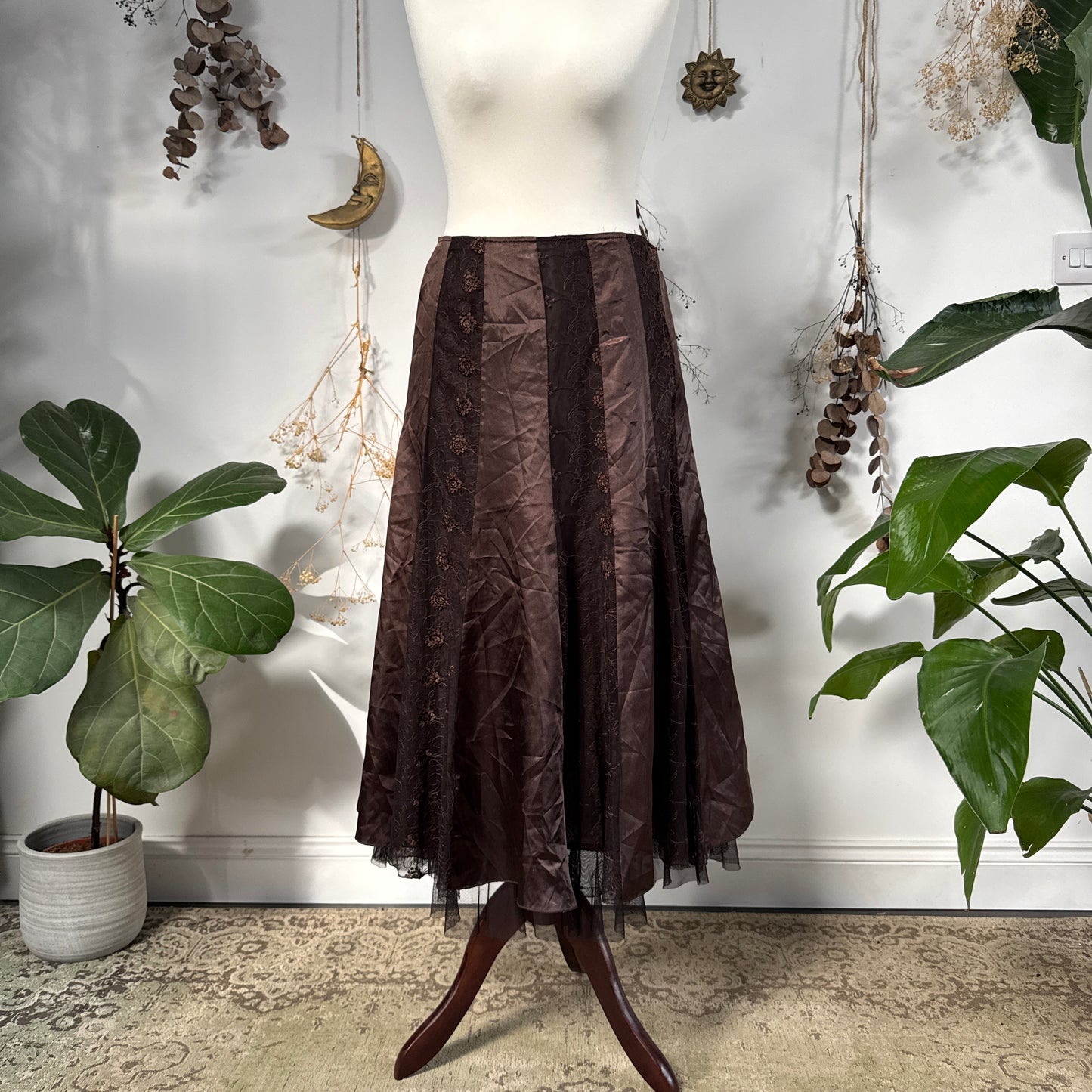 Brown satin and lace skirt - size S/M