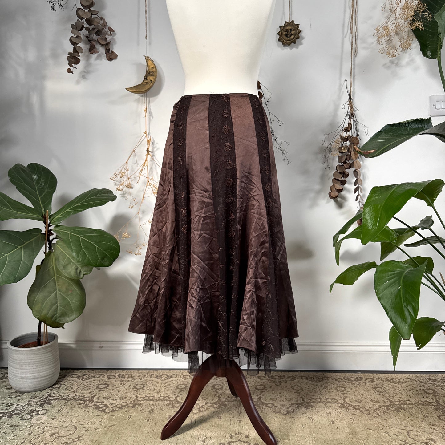 Brown satin and lace skirt - size S/M