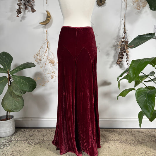 Red velvet skirt - size M/L