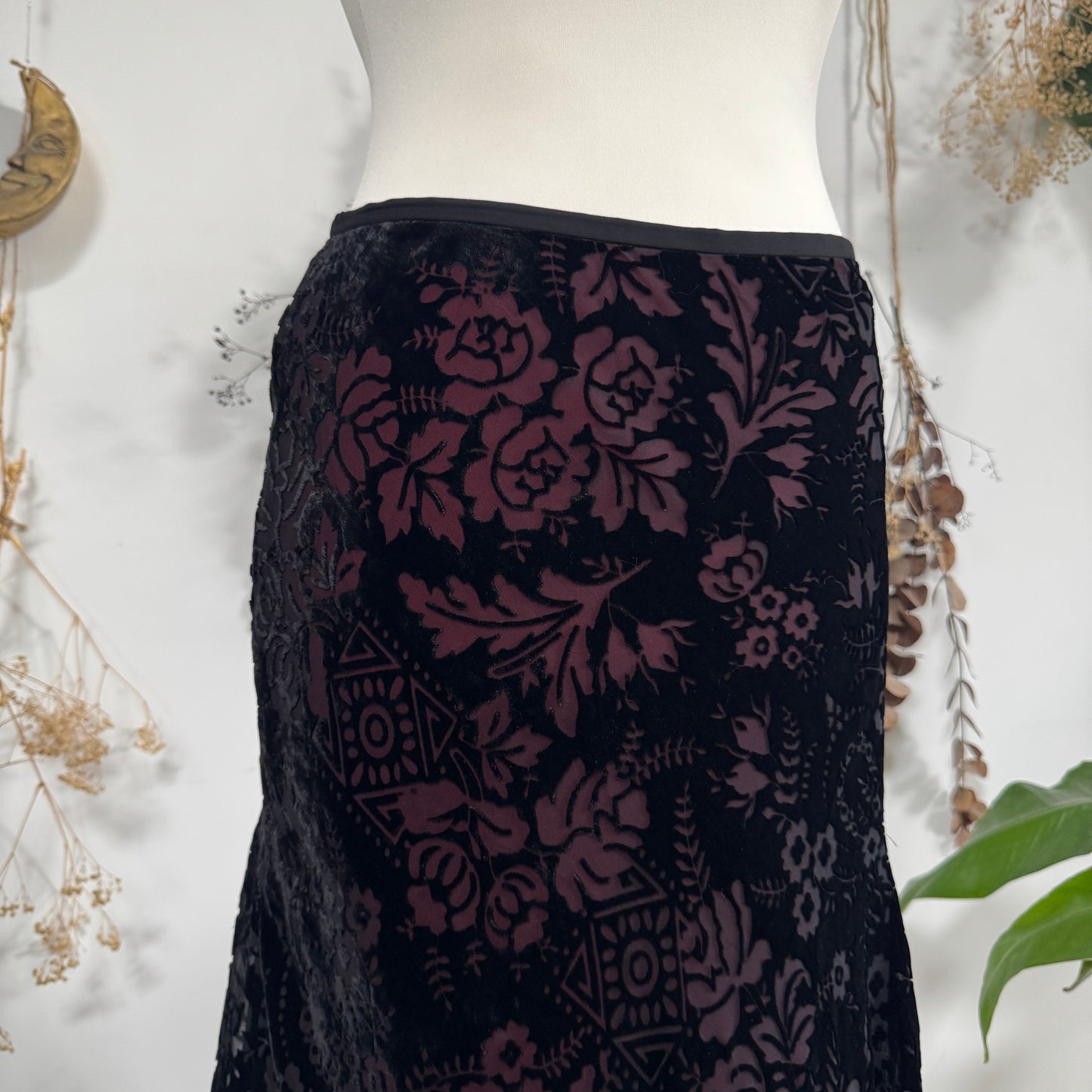 Velvet asymmetric skirt - size M