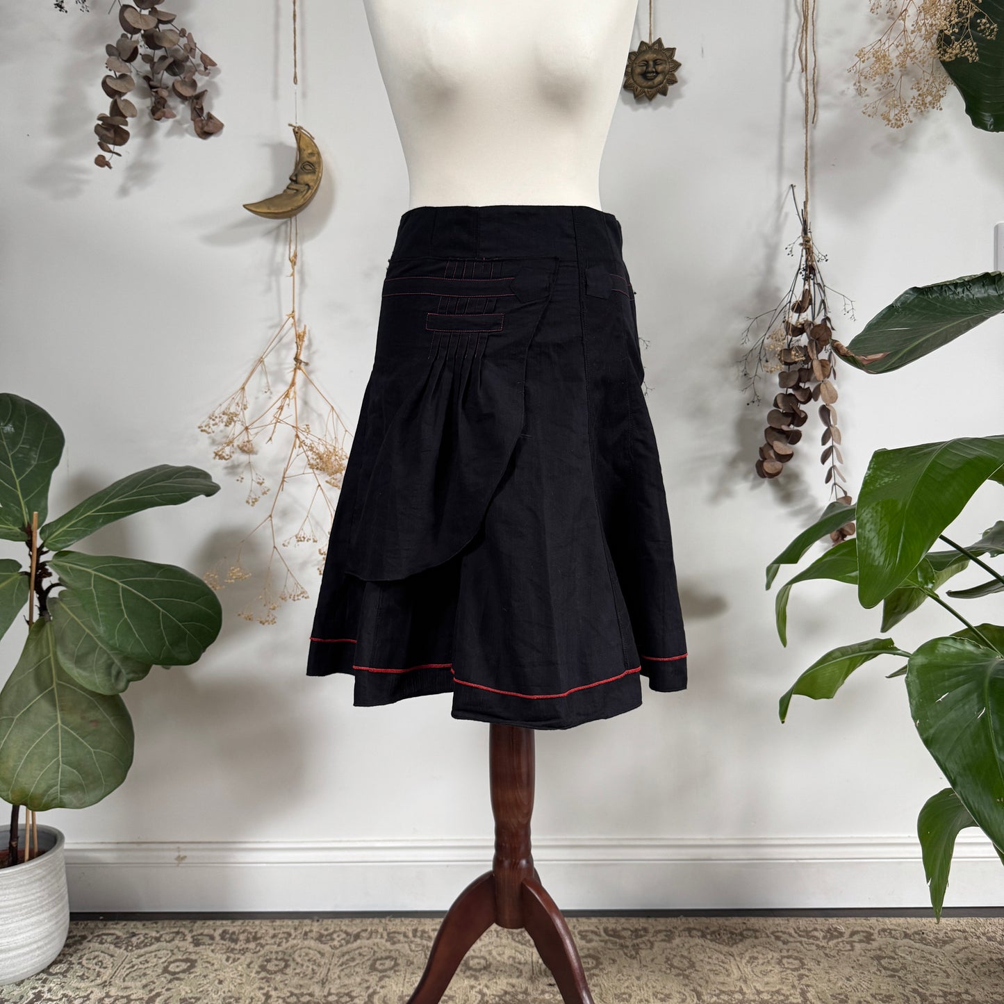 Black midi skirt - size M