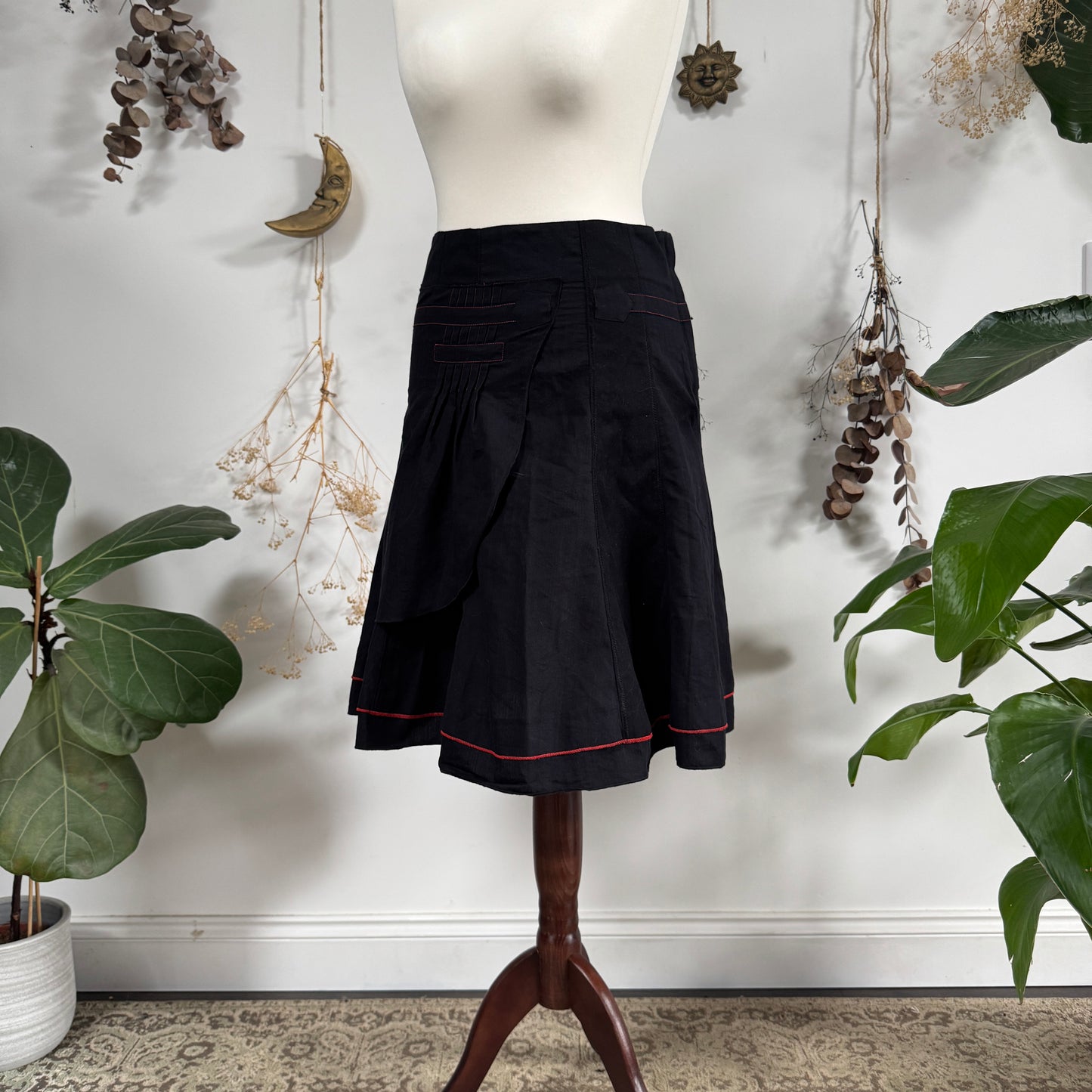 Black midi skirt - size M