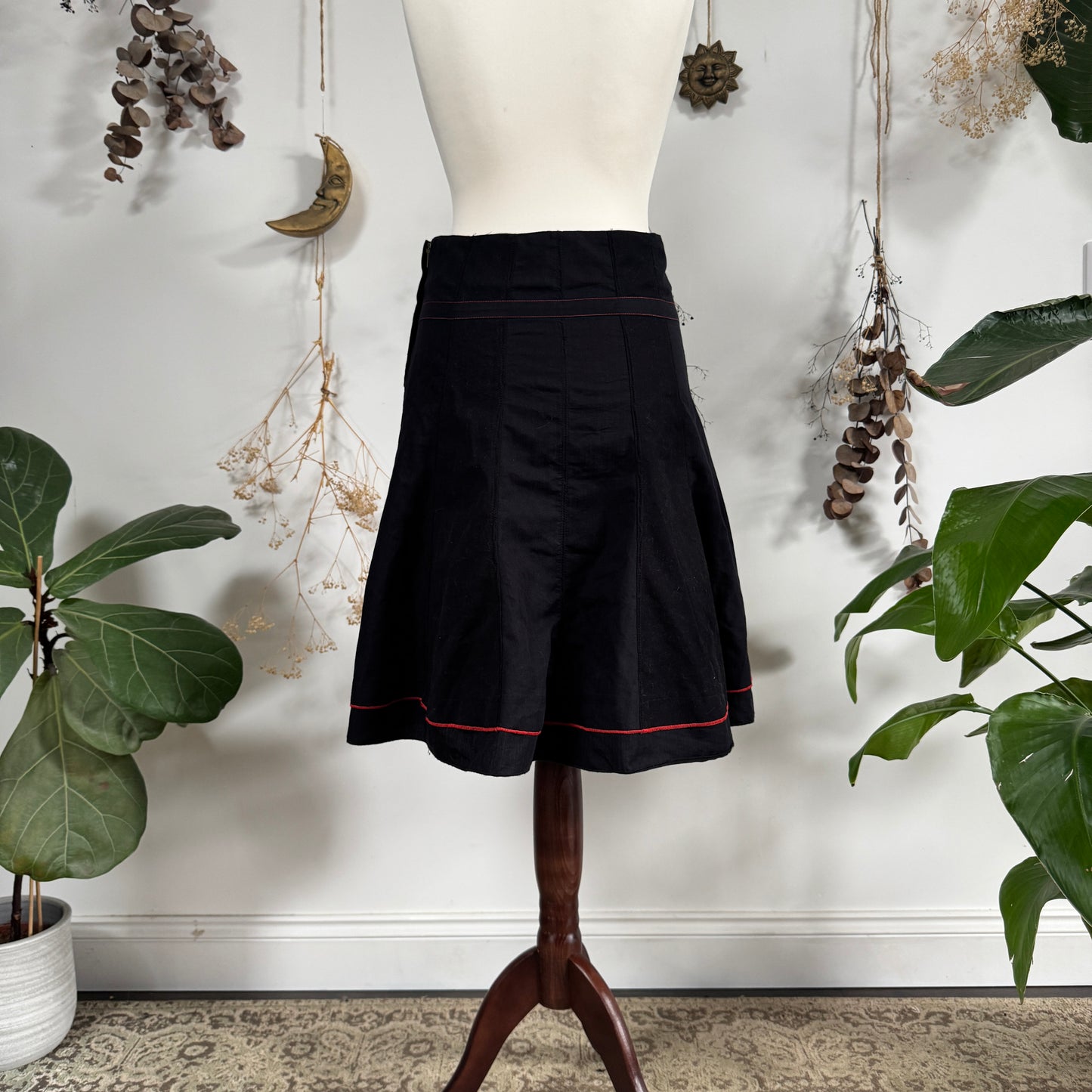 Black midi skirt - size M