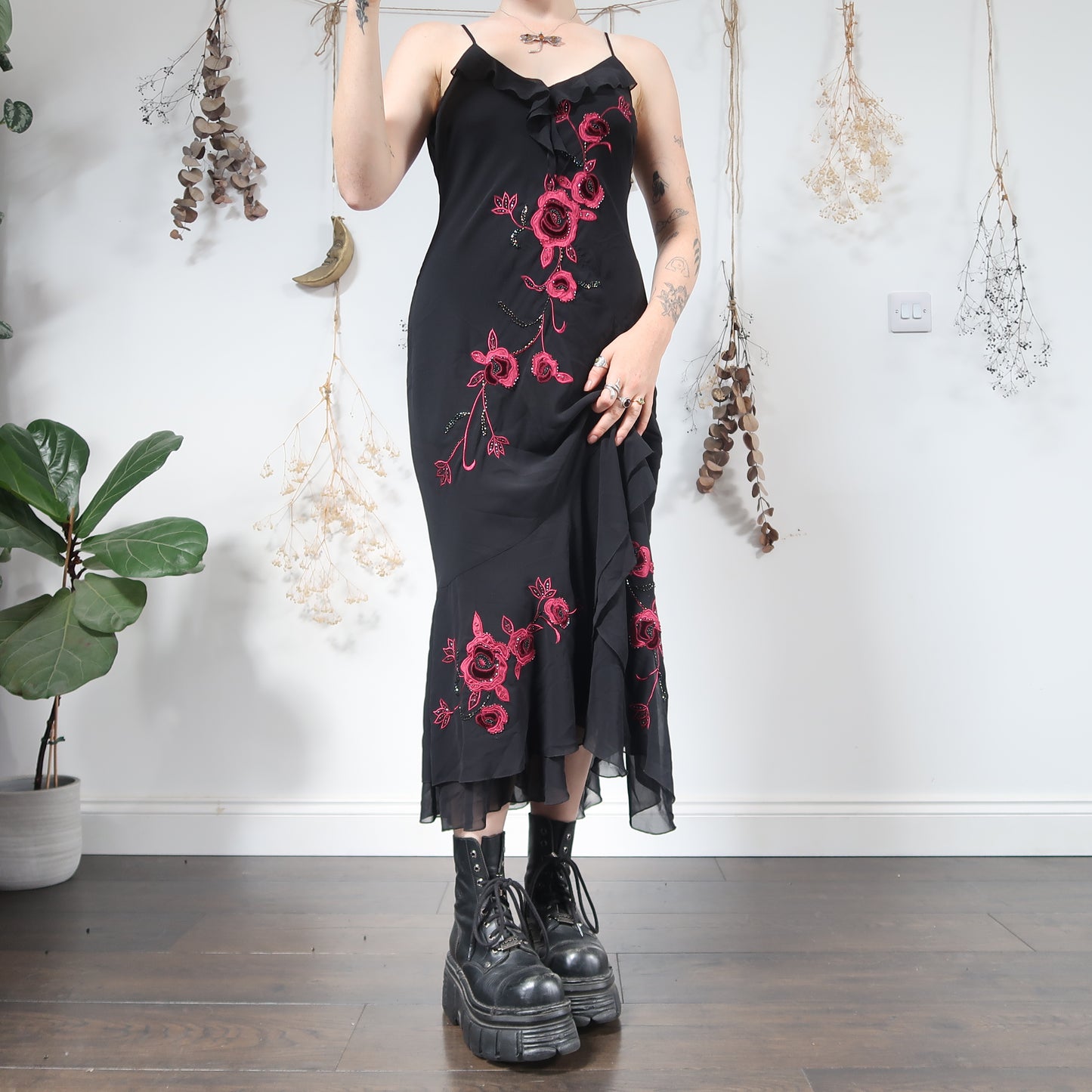 Embroidered dress - size M