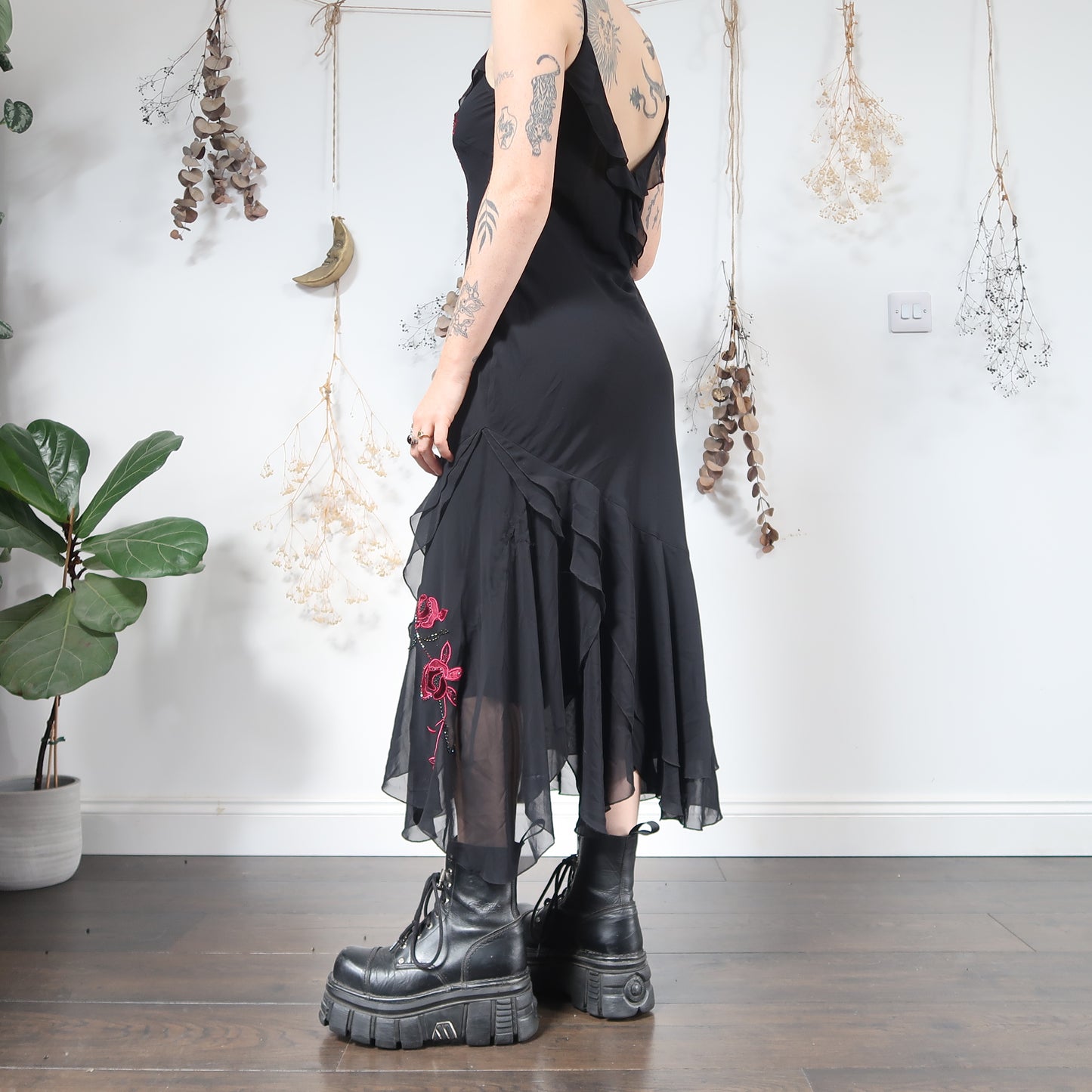 Embroidered dress - size M