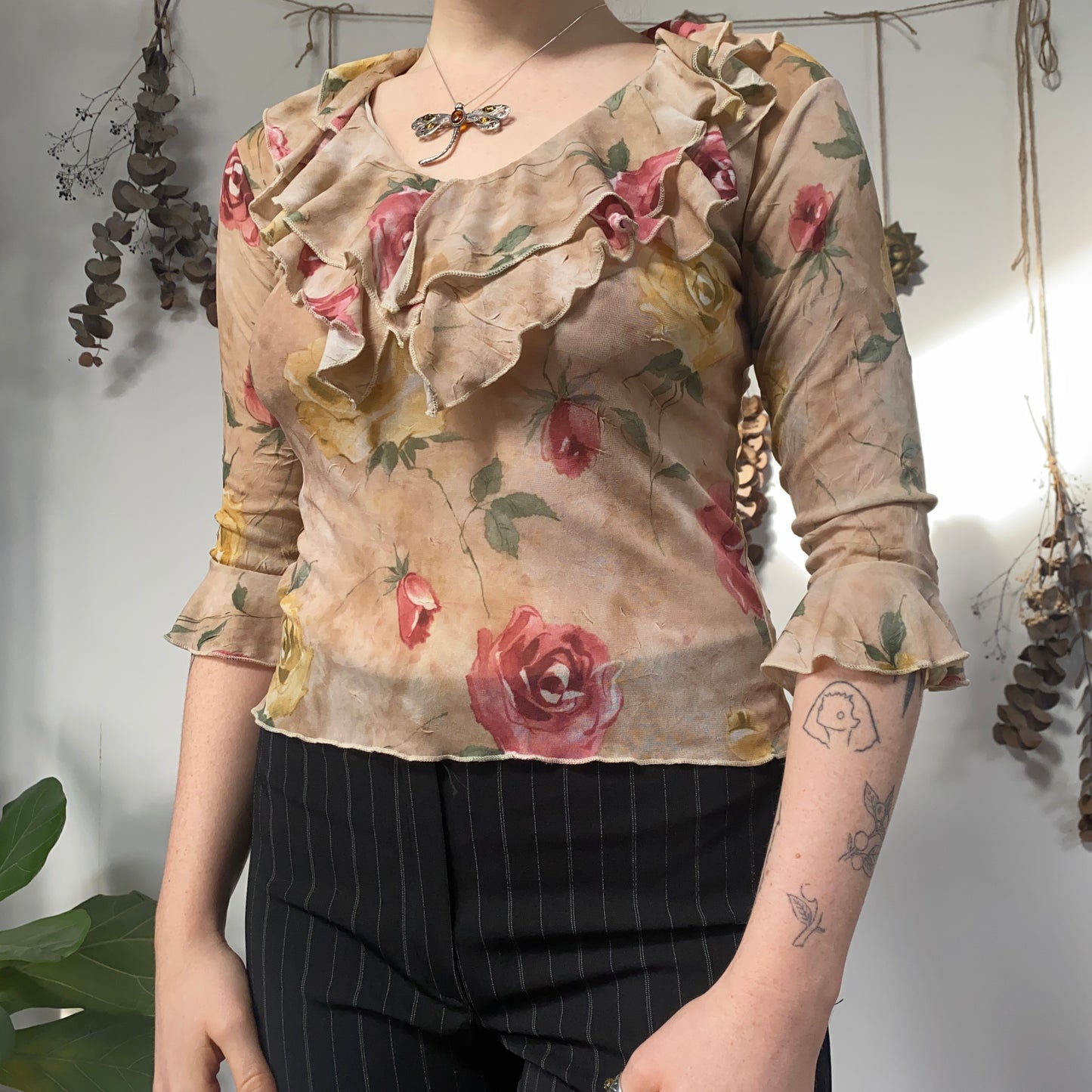 Floral mesh top - size M