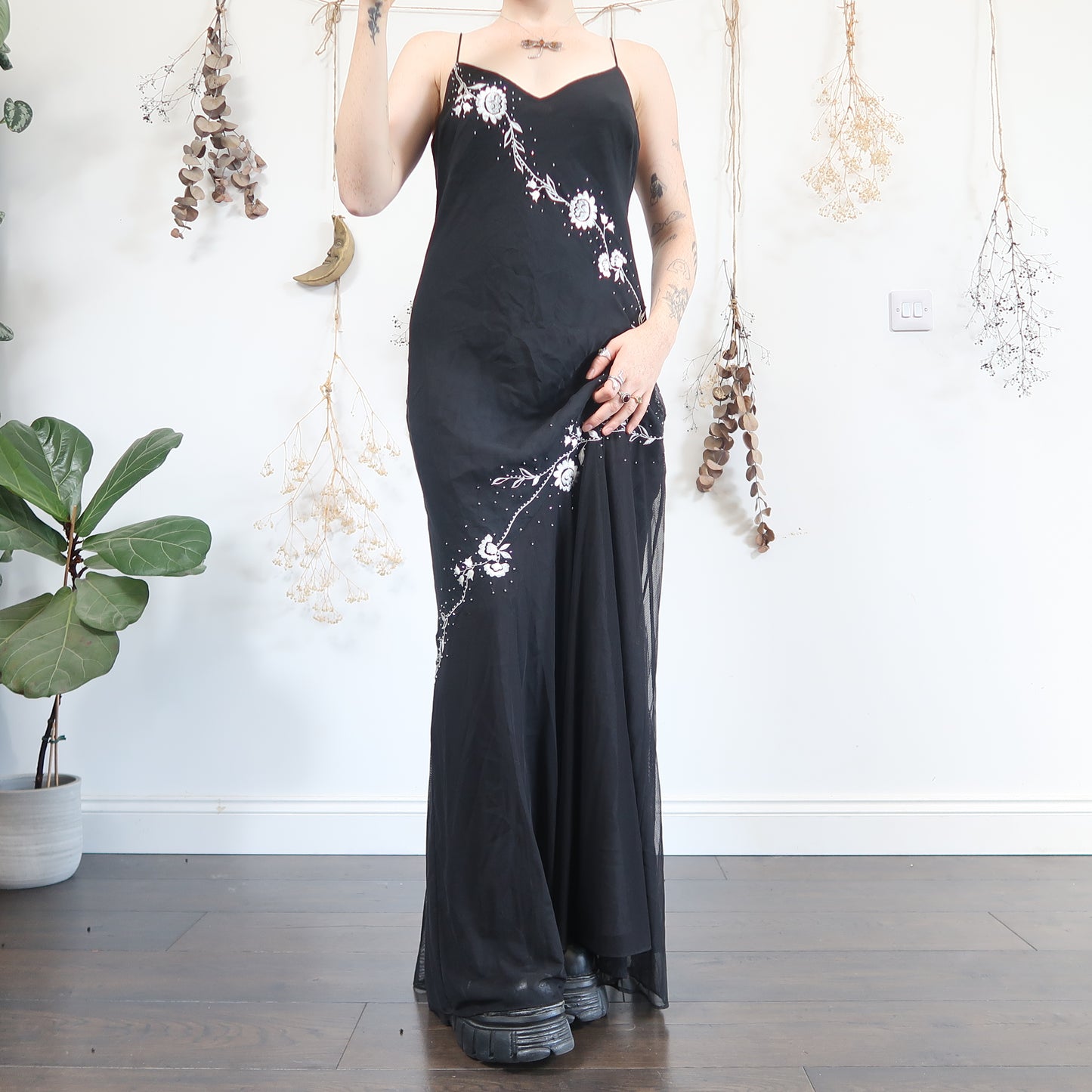 Embroidered dress - size L