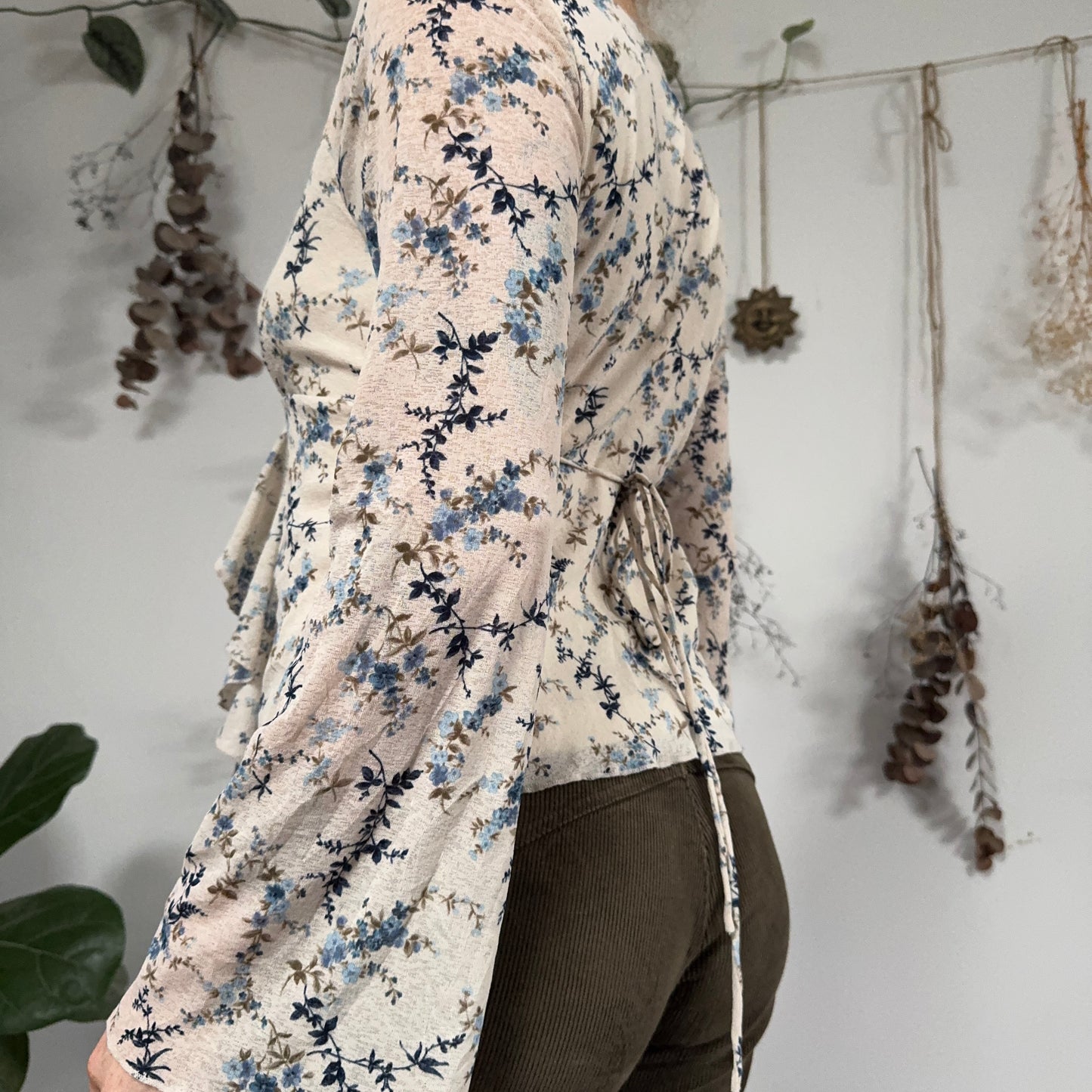 Floral mesh top - size M/L