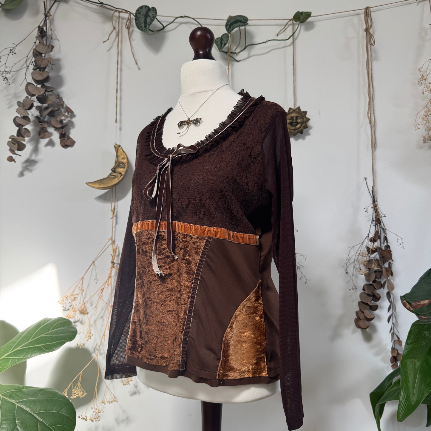 Brown whimsical top - size L/XL