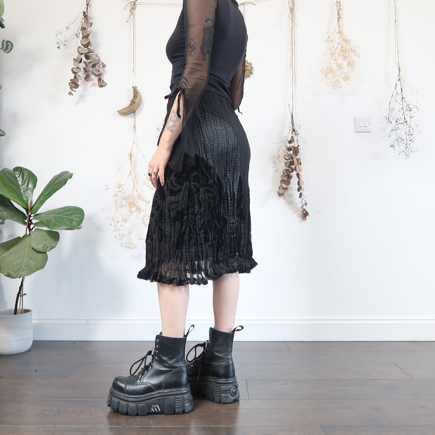 Black velvet skirt - size S