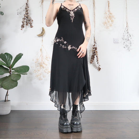 Embroidered dress - size M