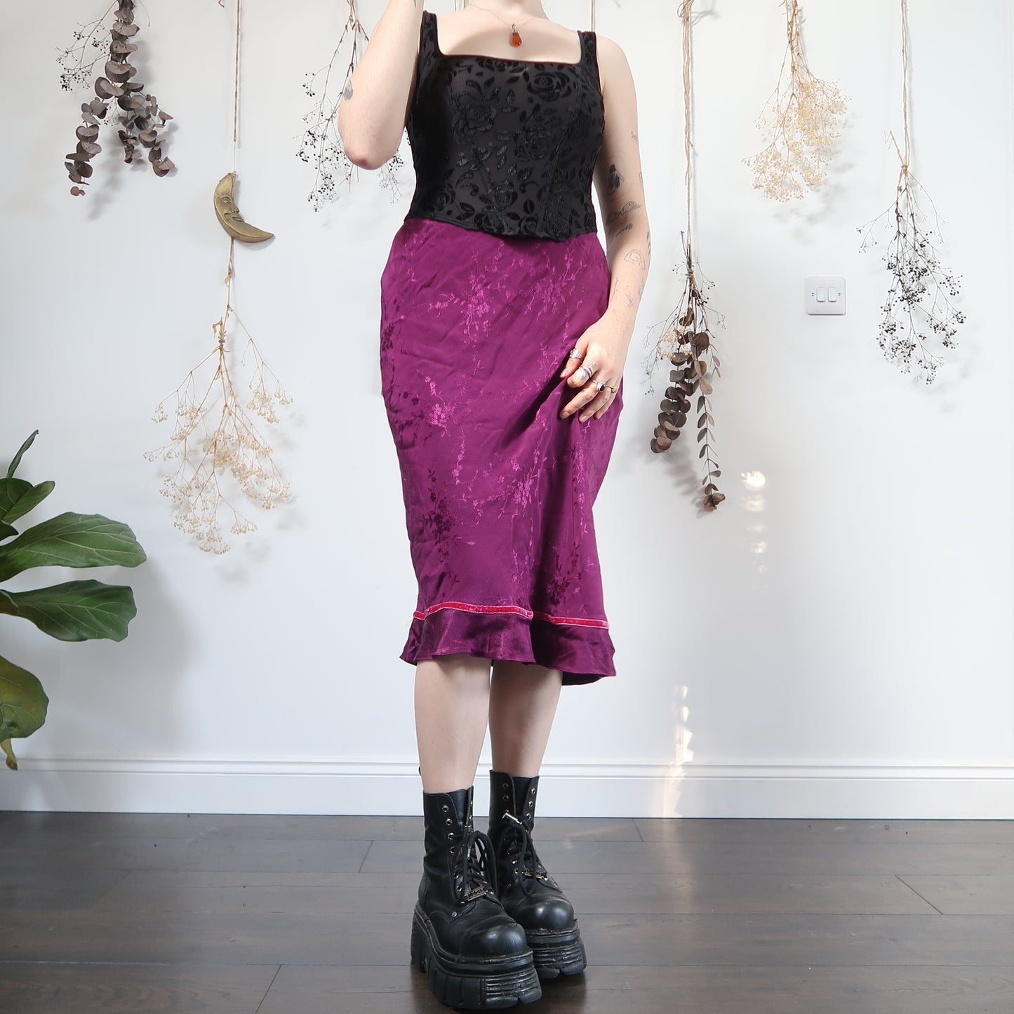 Purple floral midi skirt - size M