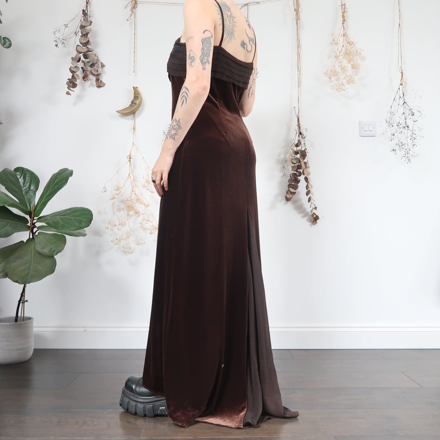 Brown velvet dress - size M
