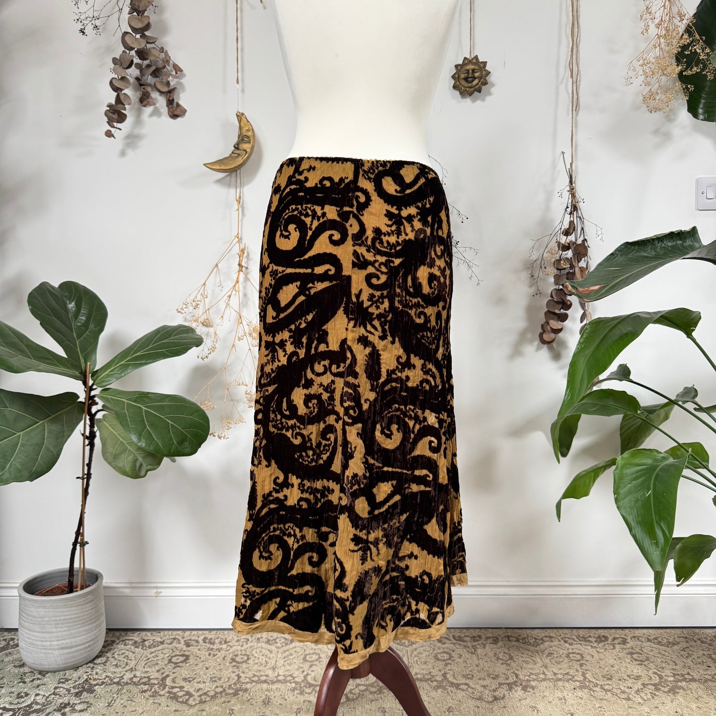 Velvet embossed skirt - size L