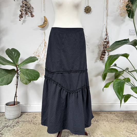 Pinstripe skirt - size L