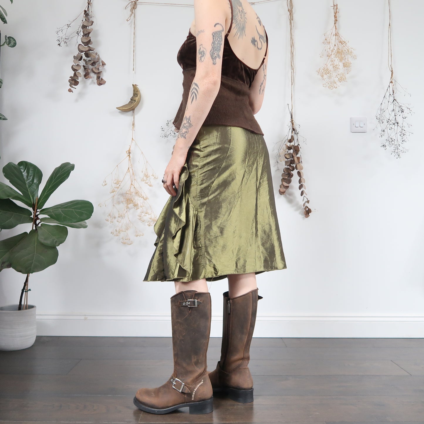Iridescent green skirt - size M