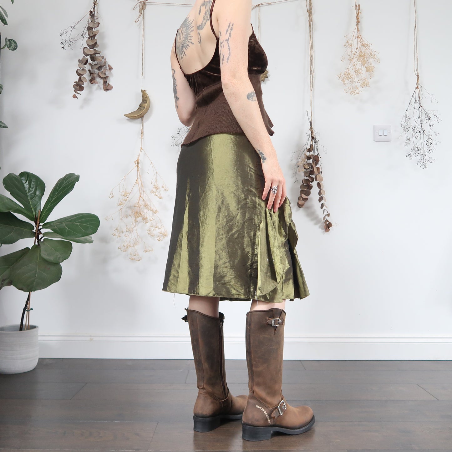 Iridescent green skirt - size M