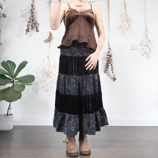 Embroidered velvet skirt - size M