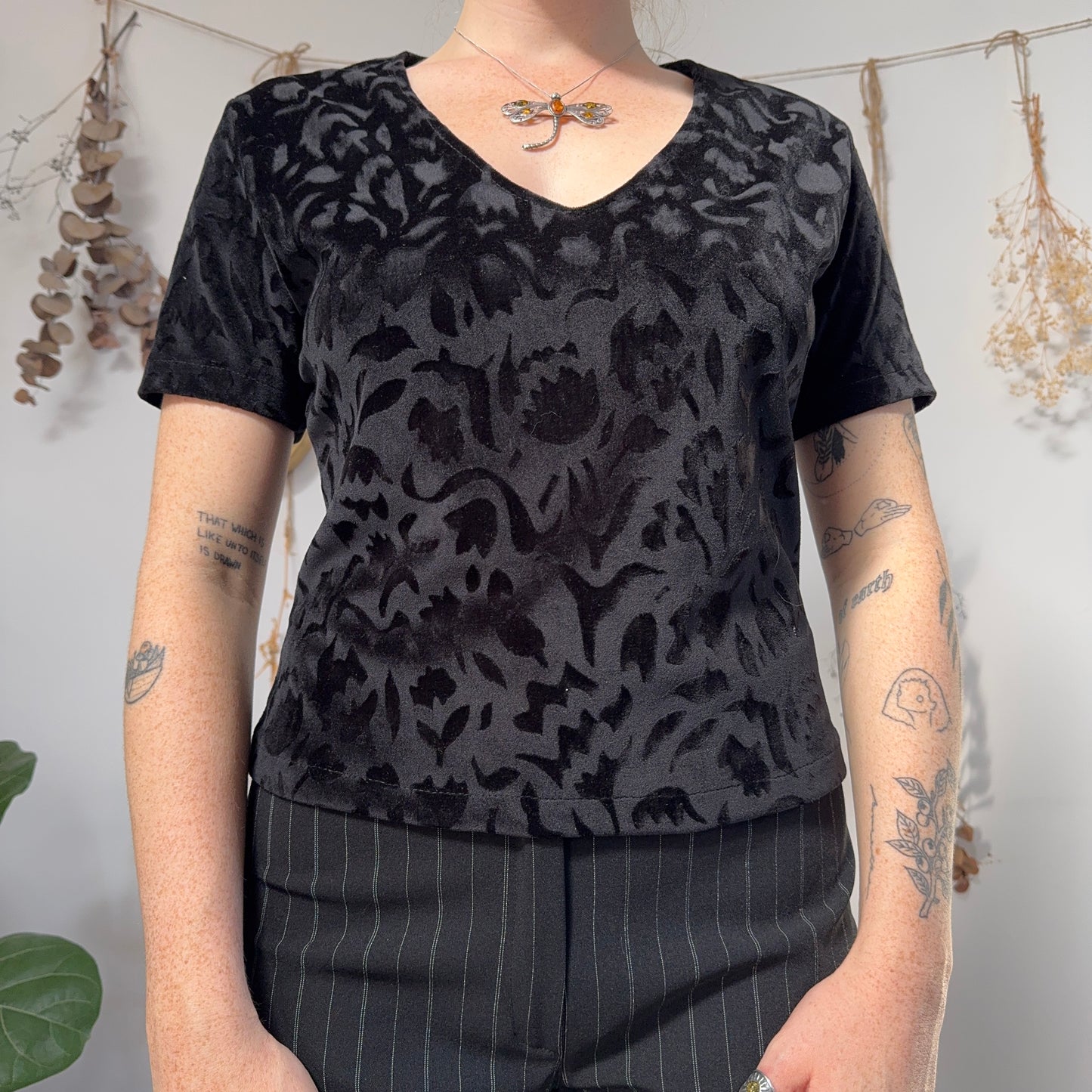 Black velvet tshirt - size M/L
